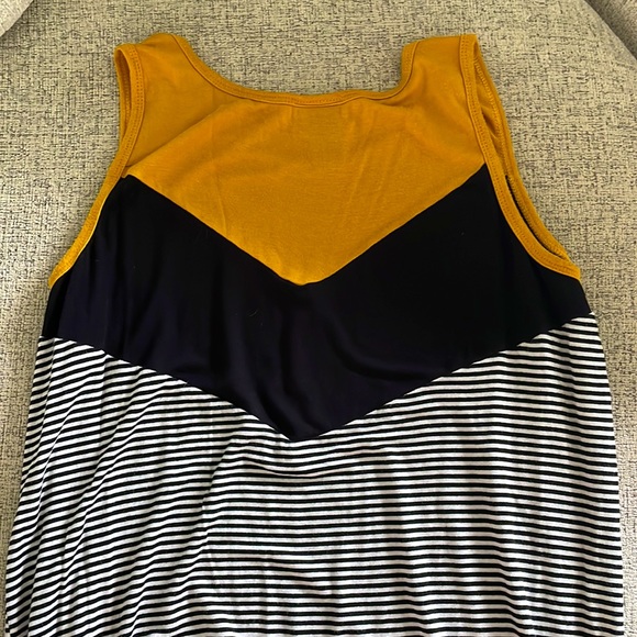 Color Block Tank Top - Picture 3 of 4